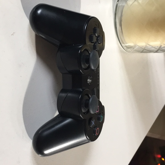 A PlayStation 3 and controller with all the cords. - Picture 5 of 6